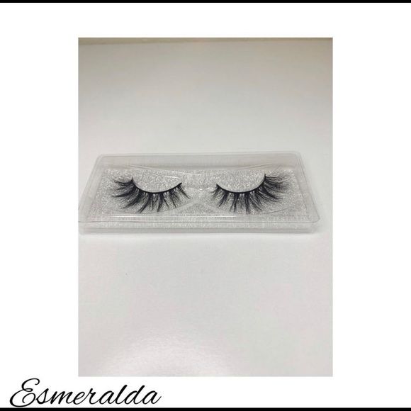 Eyelashes - Picture 2 of 3